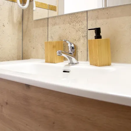 ゲストハウス Edelwine